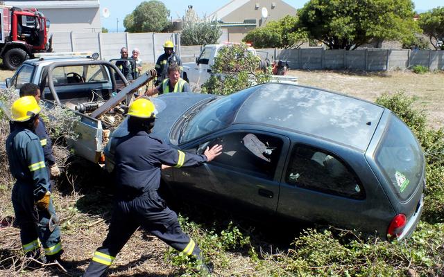 Die voertuig waarmee Elsabé van der Merwe van Kleinbaai gelukkig was om geen beserings op te doen nie, nadat die voertuig deur die bosse naby die Stanford’s Cove-afrit buite beheer geraak het.  